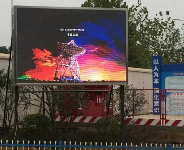 玉林光谷會展中心項目部戶外P6全彩顯示屏交付使用！