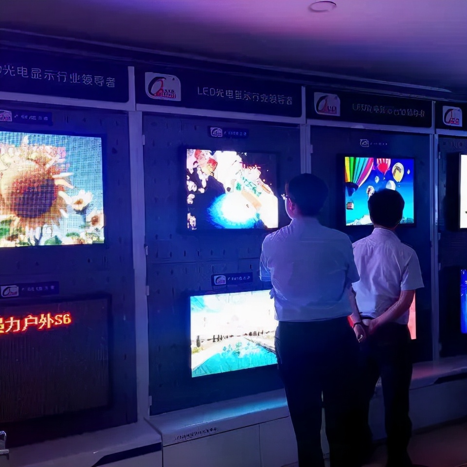 強(qiáng)力巨彩LED顯示旗艦店遍布全國(guó)！天南地北，全線(xiàn)普及